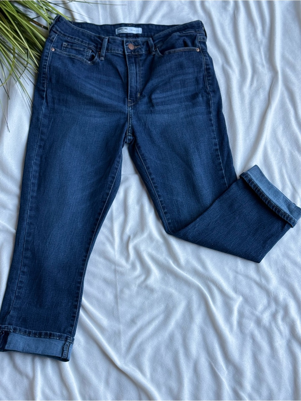 Levi's Dark Blue Cropped Women's Jeans